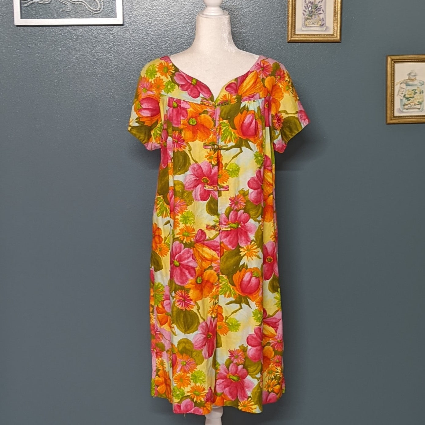 1950's Lauhala Hawaiian Barkcloth Toggle Muumuu House Dress